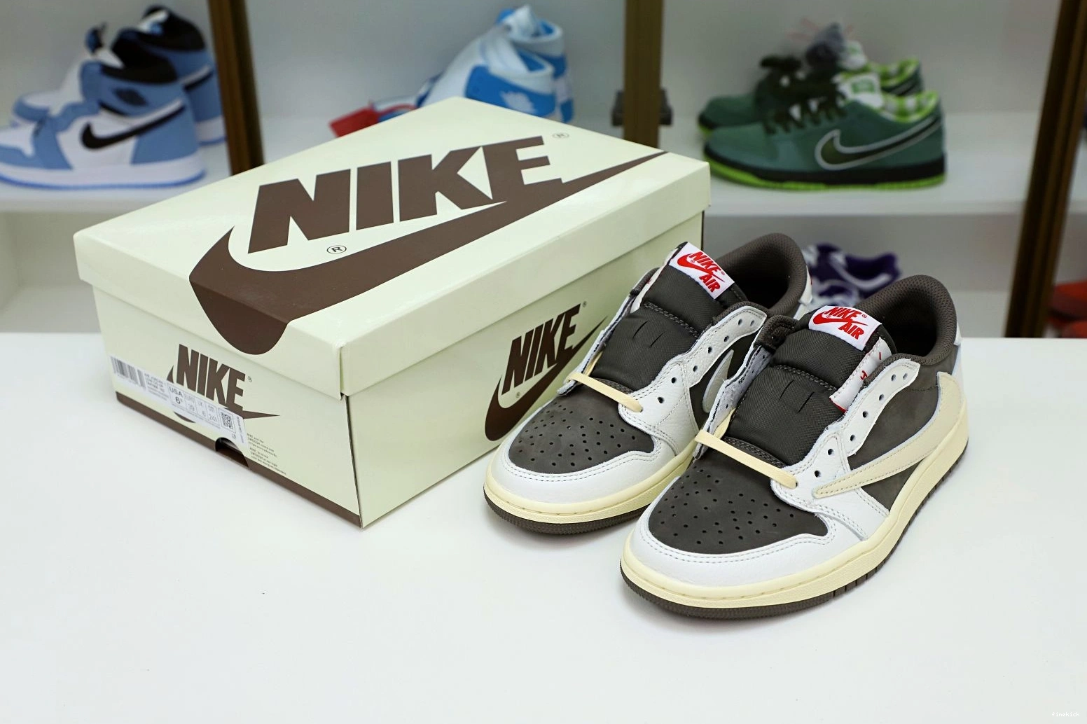 TRAVIS REVERSE LOW OG AIR MOCHA X SCOTT 1 JORDAN 0228